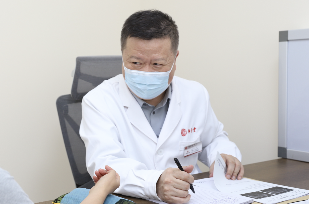 李忠教授：医者仁心三十载，只为“天下无癌”